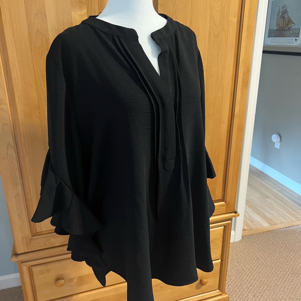 NWT Vince Camuto Citrus Splash 3/4 sleeve flounce ruffle sleeve.